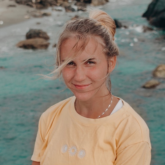 Meet your Posher, Kara - Picture 1 of 1